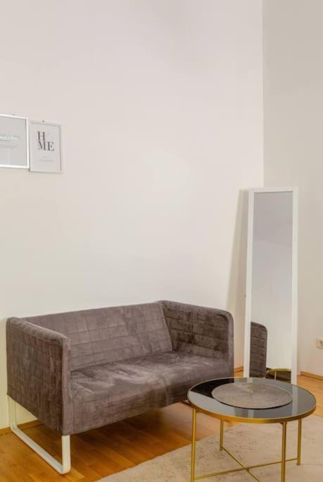 Stylish Modern Entire